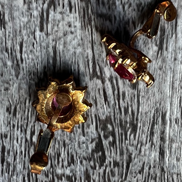 Pink rhinestone ear clips - Picture 6 of 9